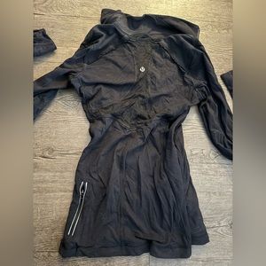 Lululemon sweater size 6